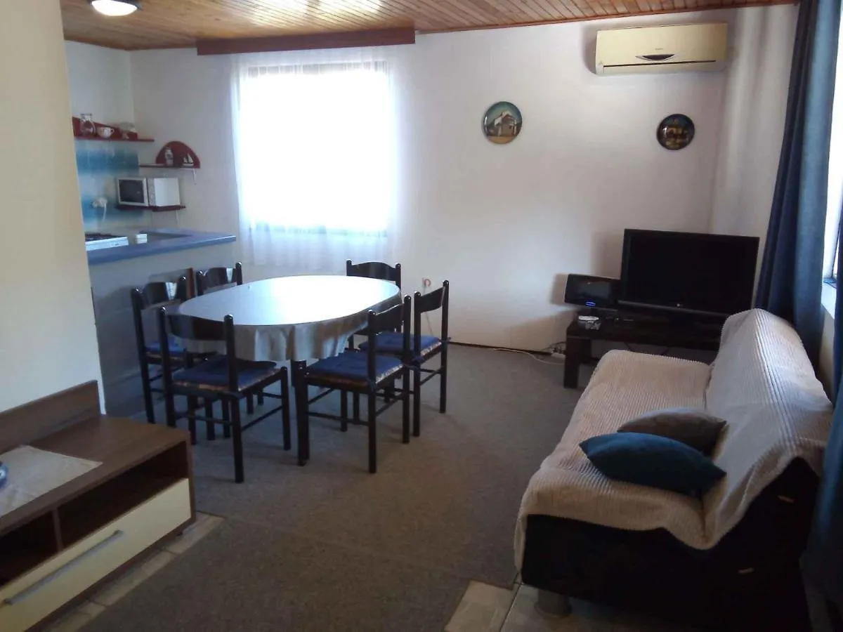 Apartment In Tkon/Insel Pasman 7879  Tkon